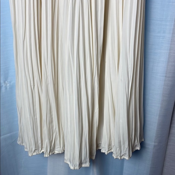 Chic Cream Maxi Skirt - Picture 2 of 7